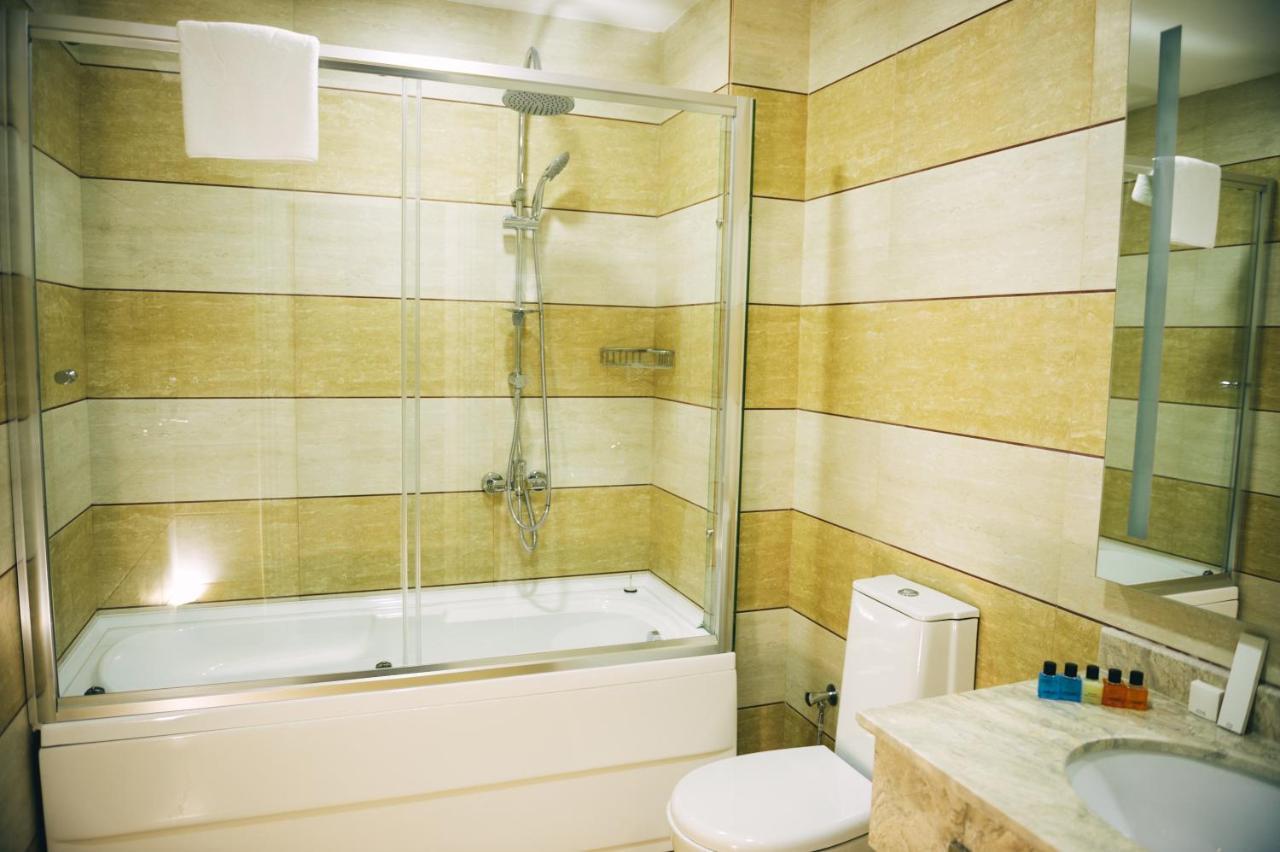 Emerald Suite Hotel Baku Room photo