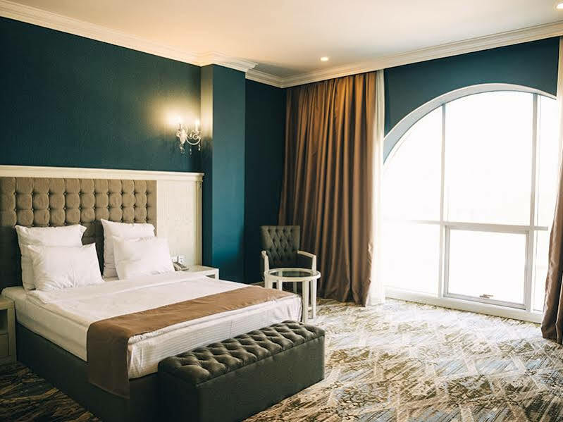Emerald Suite Hotel Baku Exterior photo