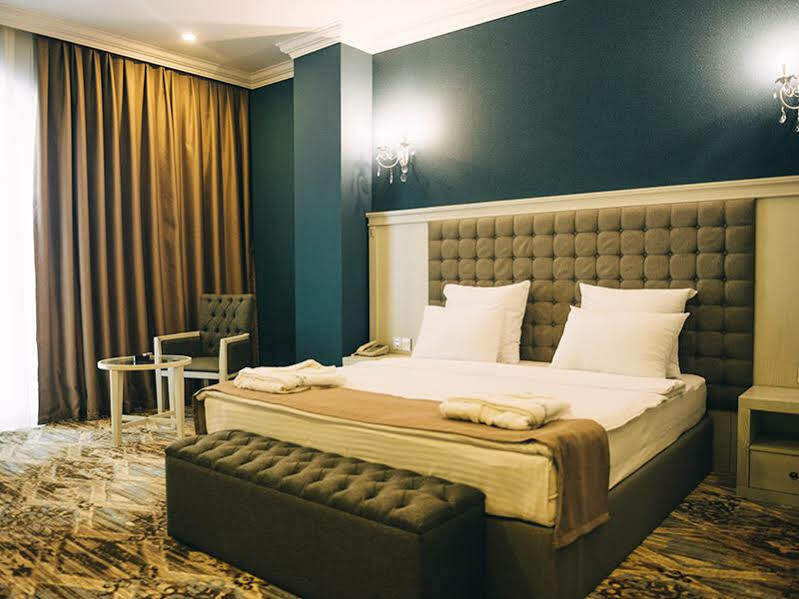 Emerald Suite Hotel Baku Exterior photo